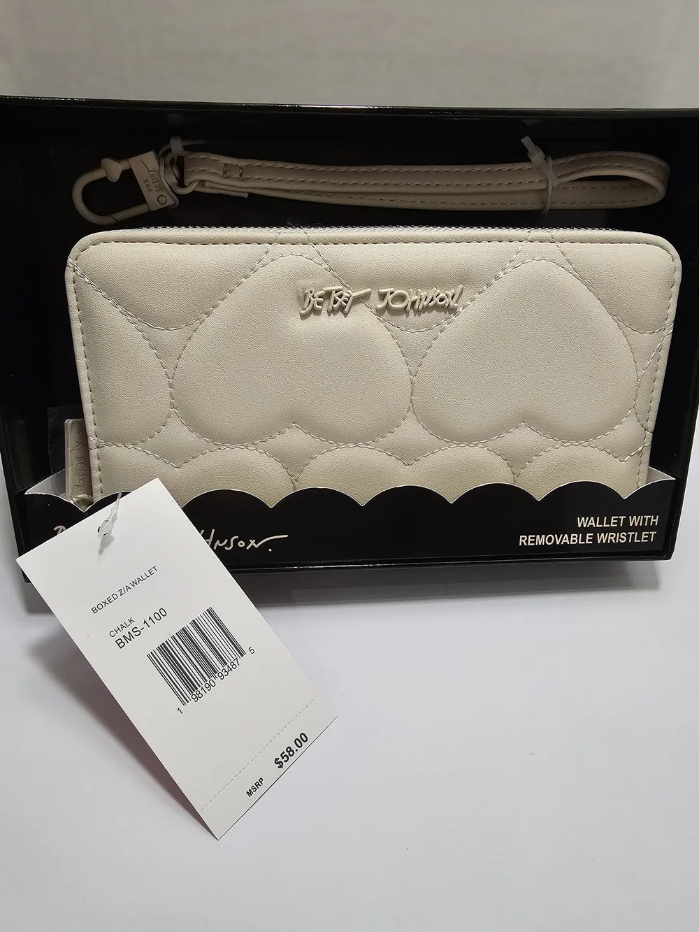 Betsey Johnson Chalk White Quilted Hearts Zip Around Wristlet Wallet NIB NWT